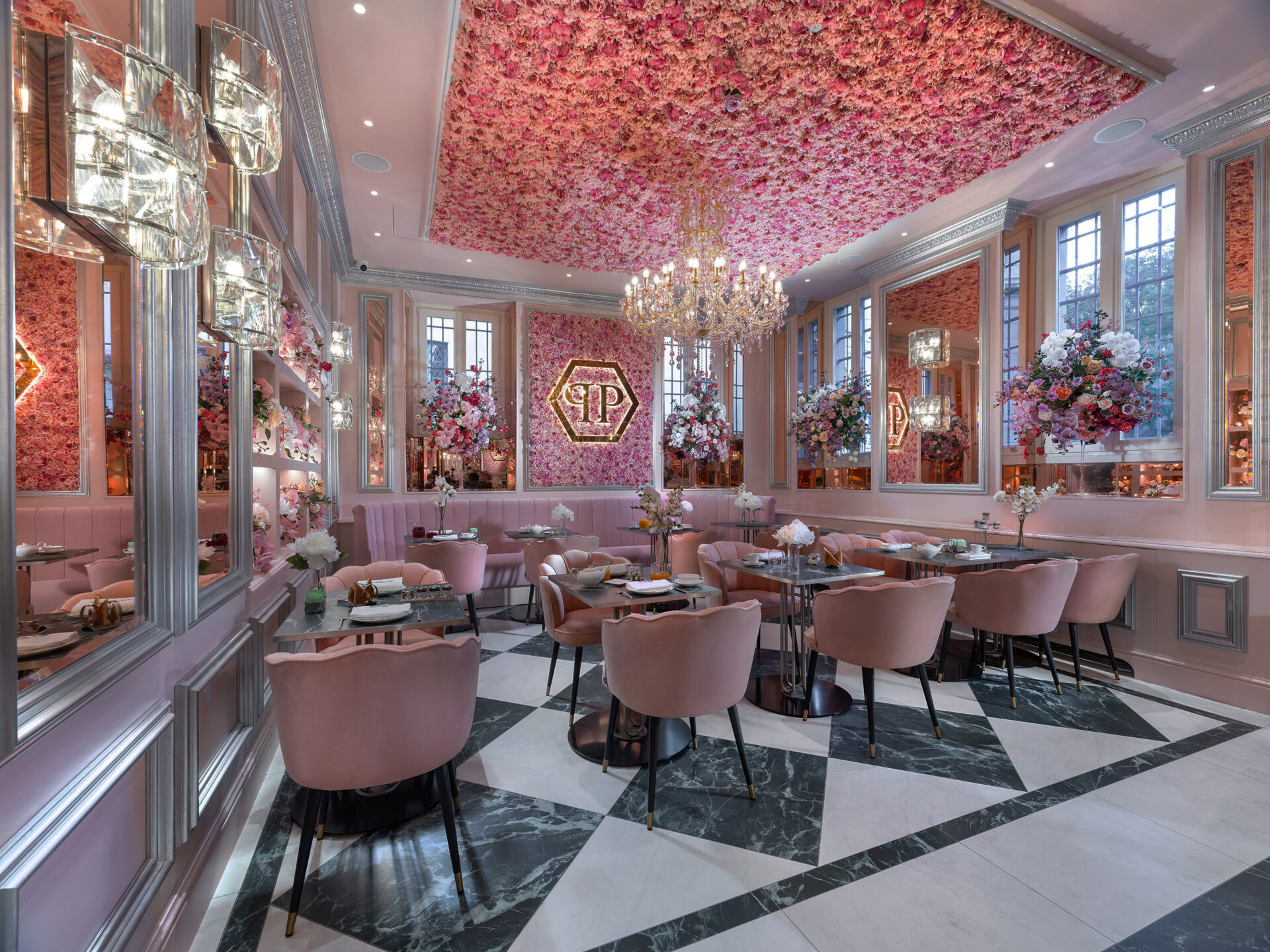 Set table for a corporate lunch at La Jungle de Plein, Milan